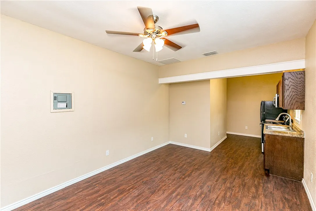 1 bed, 1.0 bath, 480 sqft, $995 — Photo 2