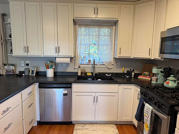 4th image of 1612 Pinecroft St