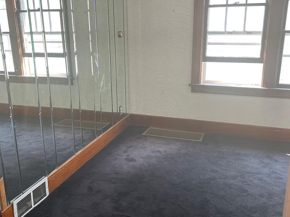 1st image of 165 Kay St Floor 2