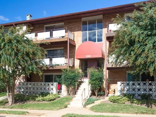218 Locust St SE APT 147, Vienna, VA 22180