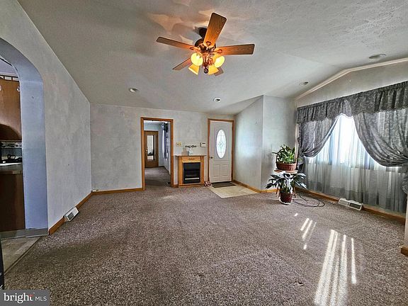 3rd image of 702 E 2nd St