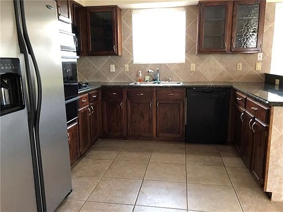 3rd image of 916 Giuffrias Ave
