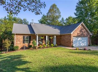 1675 6th St SE, Hickory, NC 28602