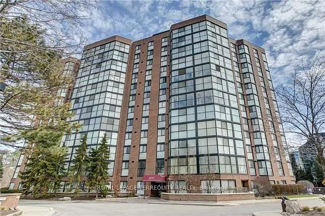 Courtney Club Condos — Photo 1