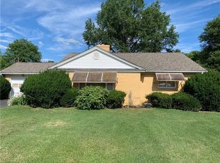 219 Meadowbrook Rd, Hermitage, PA 16148