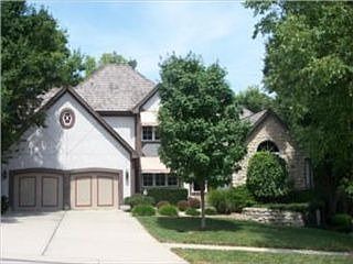 1st image of 320 NE Brockton Dr