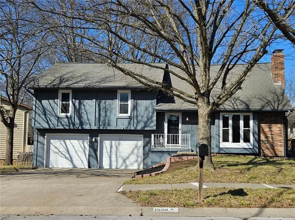 1300 NE 80th St, Gladstone, MO 64118