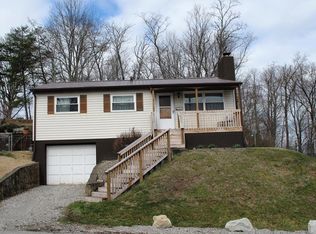 907 Valley View Dr, South Charleston, WV 25309