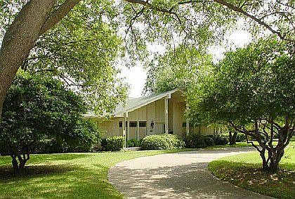 1st image of 4407 Laren Ln