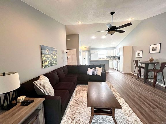 4th image of 9628 S Bay Pointe Ct #8