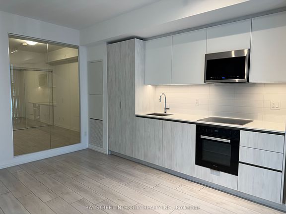 4th image of 400 King St W #609