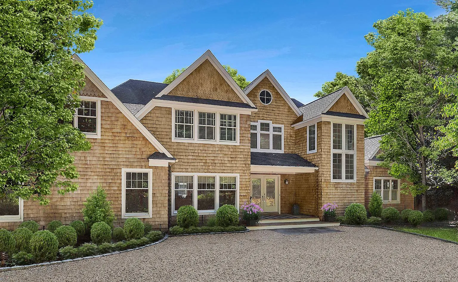 Designer's East Hampton Modern Gem — Photo 2