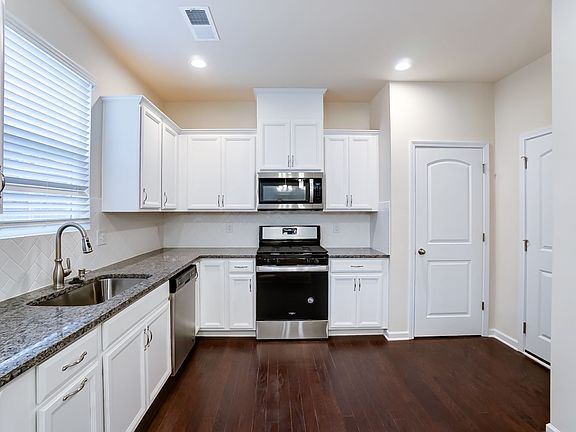 Photo representation of Harper plan. Colors, finishes and options will vary.