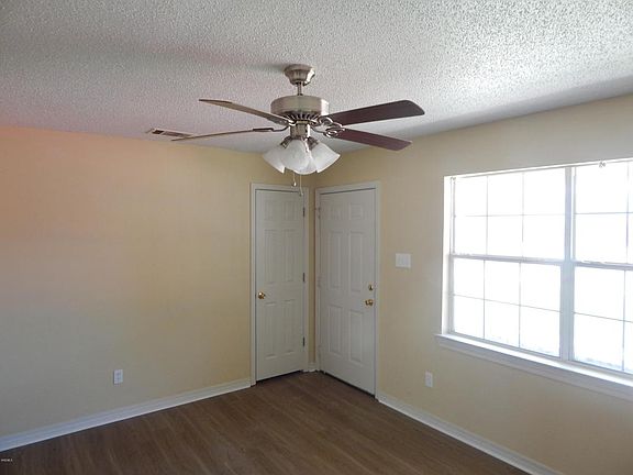 4th image of 4920 Fairwood Dr