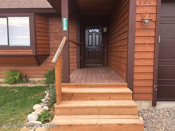 4th image of 220 Barberry Way