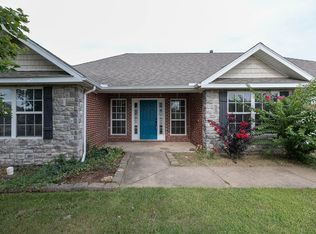 1563 Hutchinson St, Pea Ridge, AR 72751
