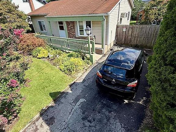 2nd image of 998 Bowling Green Drive