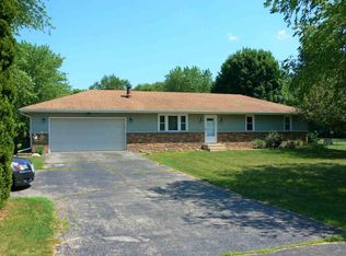 4502 Straw Ln, Roscoe, IL 61073