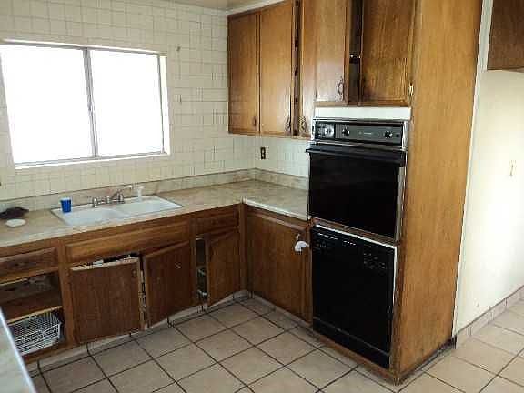 5th image of 3104 Roseville Way