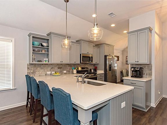 3rd image of 9134 White Poplar Cir