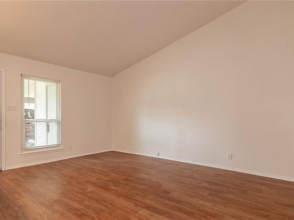 4th image of 10604 Lanshire Dr #B