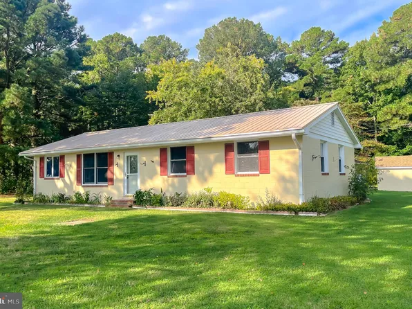 15211 Lake Dr, Scotland, MD 20687