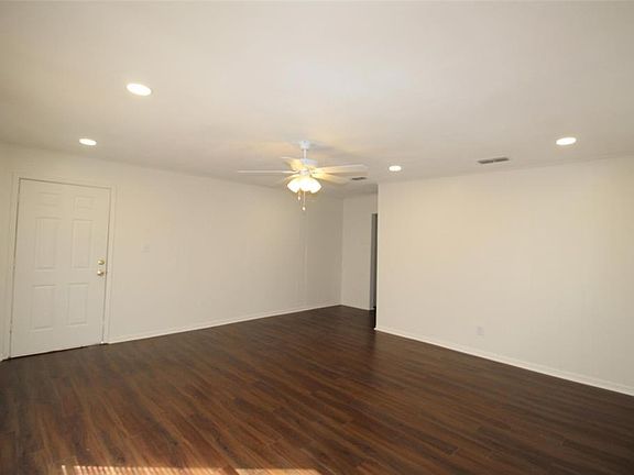 3rd image of 1209 N Main St