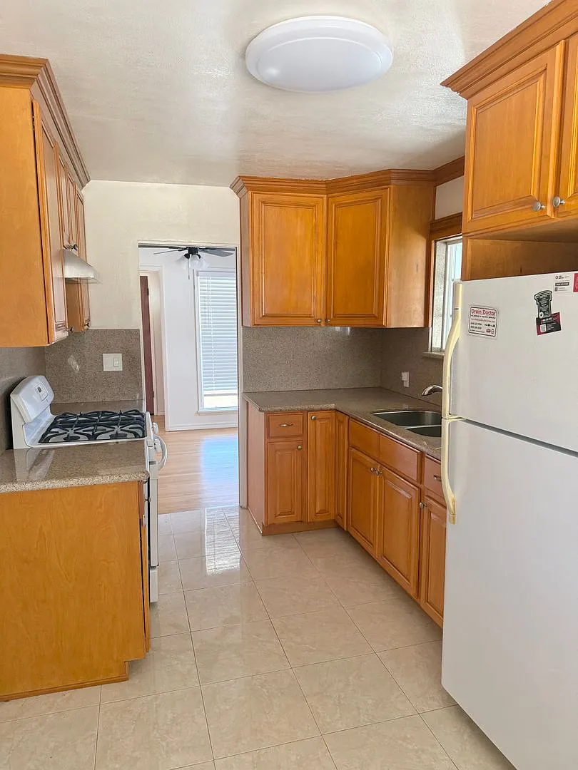 Remodeled 3 Bedroom in Covina — Photo 4