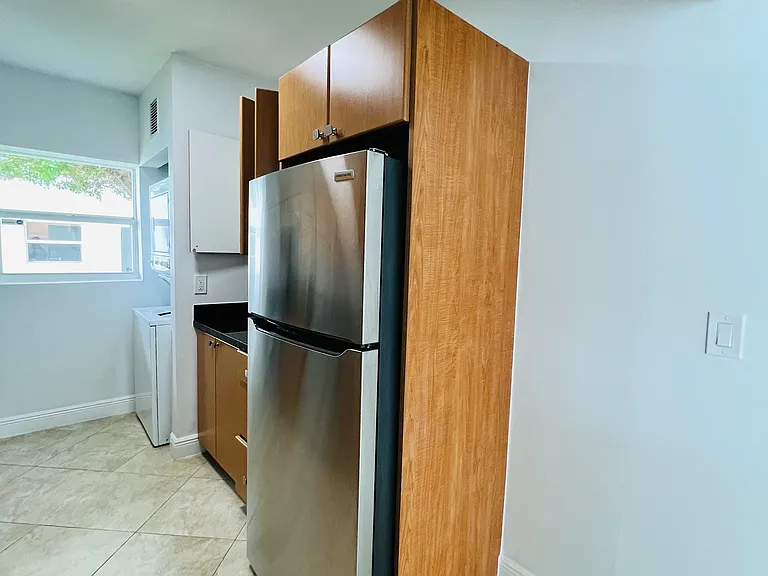 944 Bay Dr #7 — Photo 10