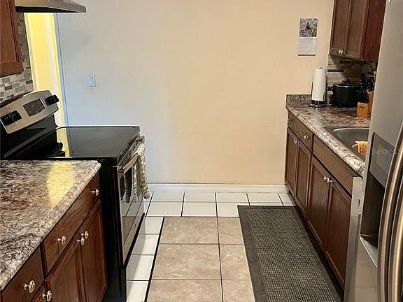 4th image of 1935 Villa Rosa Dr