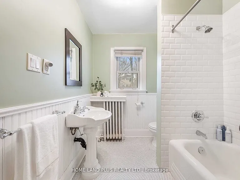 70 Mann Ave — Photo 15