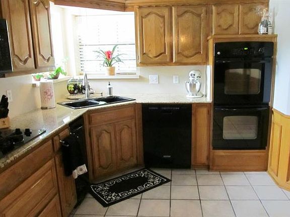 4th image of 314 Whittier St