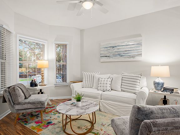 5th image of 2115 Green Oaks Cir