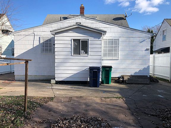 3rd image of 126 Texas St