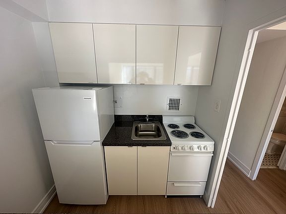 4th image of 333 W Barry Ave #714