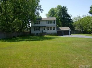 68 W 21st St, Huntington Station, NY 11746