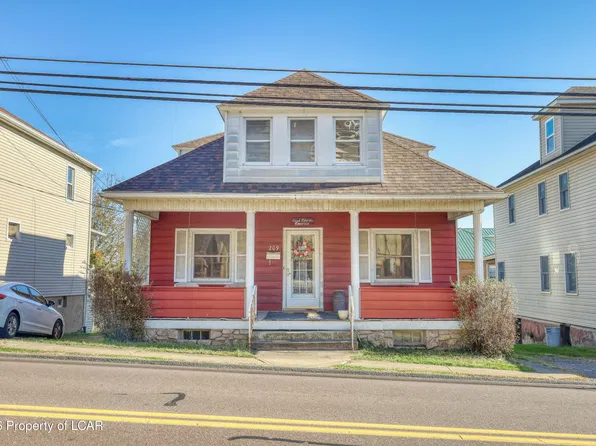 209 Robert St, Nanticoke, PA 18634
