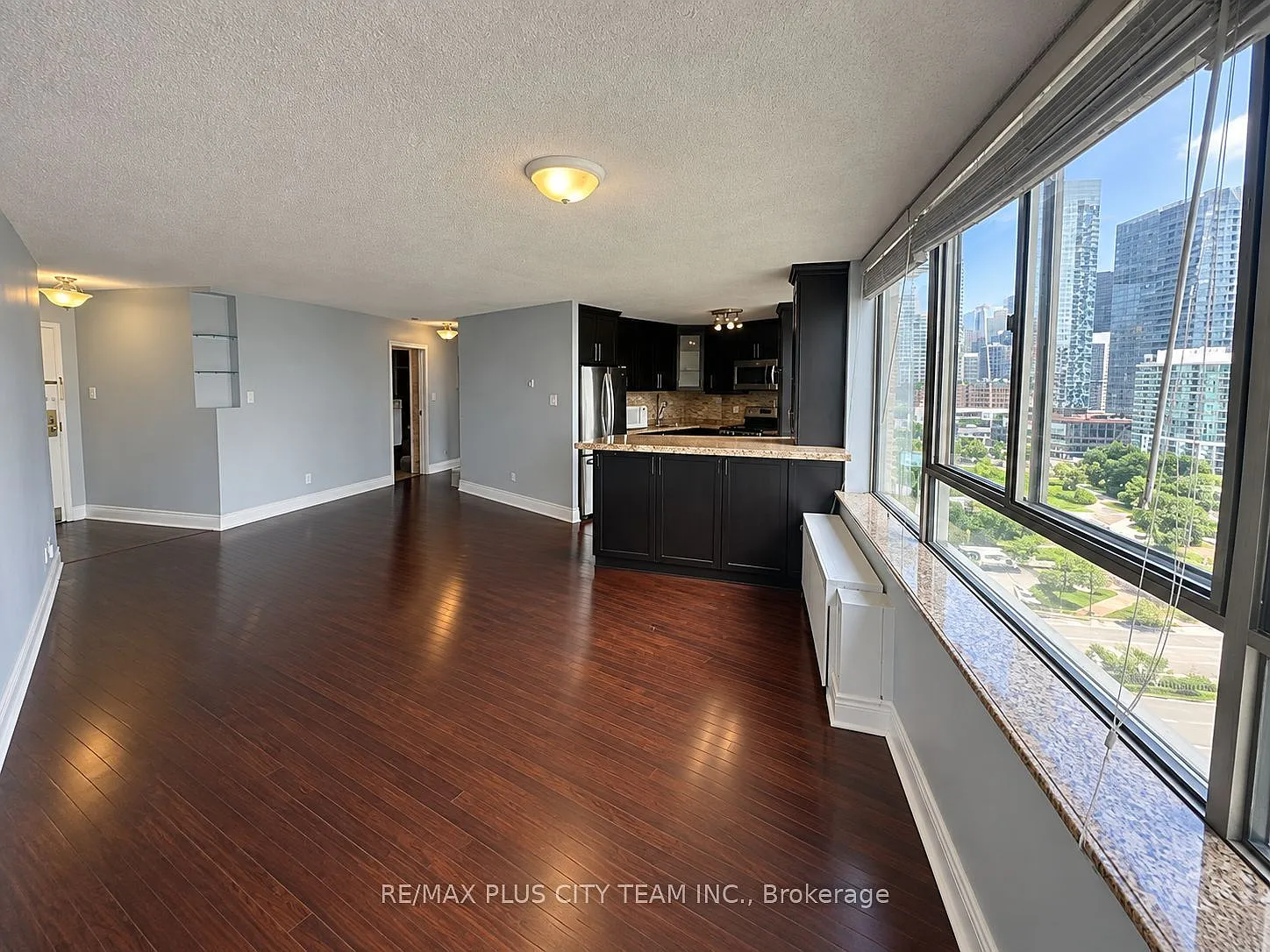 250 Queens Quay W — Photo 3