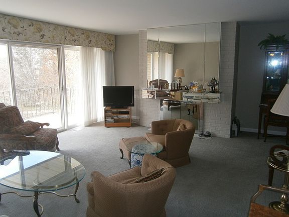 3rd image of 1 Oak Brook Club Dr APT A304