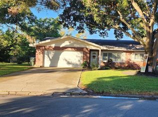 418 Imperial Dr, Largo, FL 33771