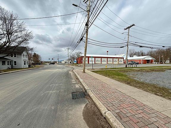 5th image of 76 Main St
