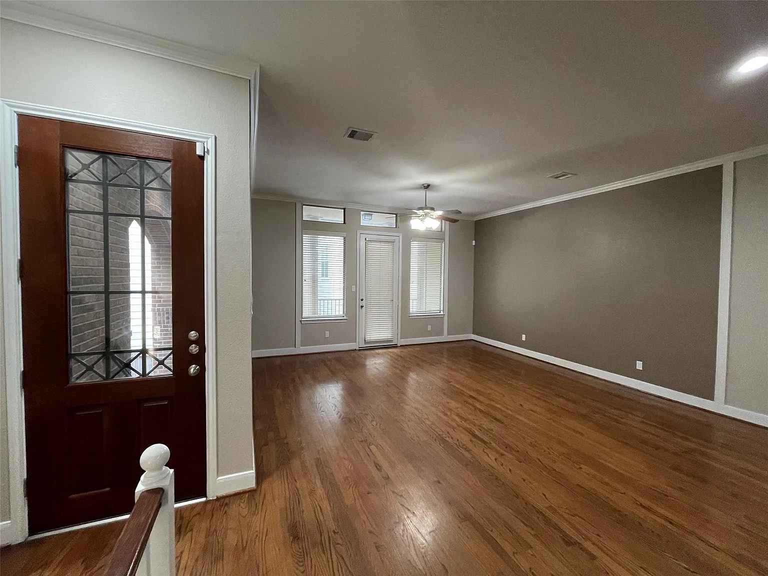 3 bed, 3.5 bath, 2274 sqft, $2,600 — Photo 3