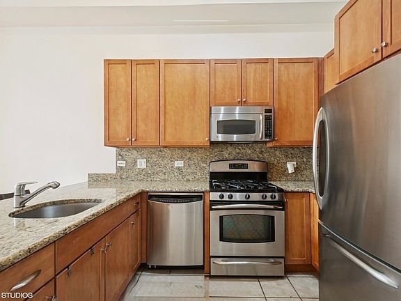 2nd image of 8 W Monroe St APT 902