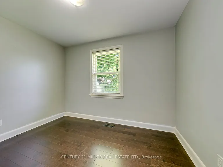 2048 Edinburgh Dr — Photo 21
