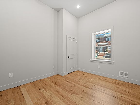 4th image of 150 W Side Ave #1
