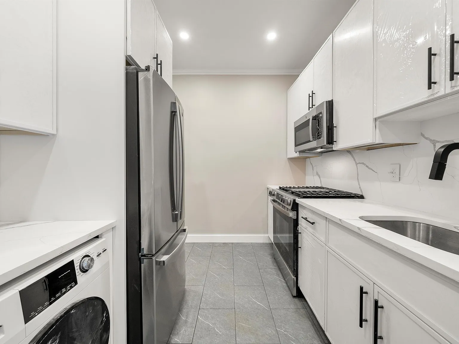 2 bed, 1.0 bath, $2,450 — Photo 2