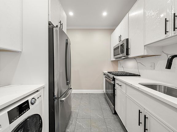 2nd image of 219 Mallory Ave Floor 2