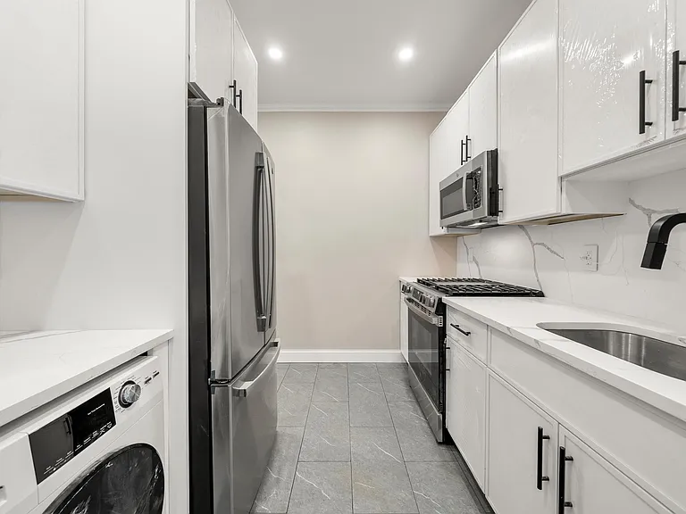 219 Mallory Ave #2 — Photo 1