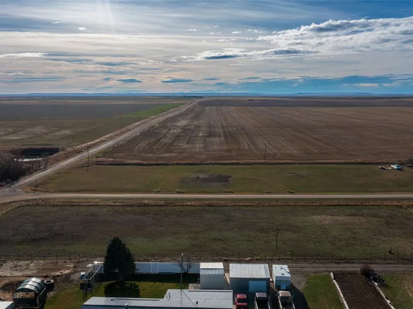 2 3rd Ave SW, Brady, MT 59416