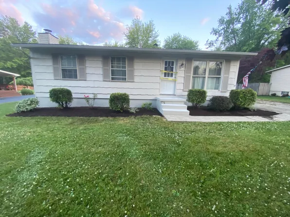 1062 Prince Dr, Cortland, OH 44410